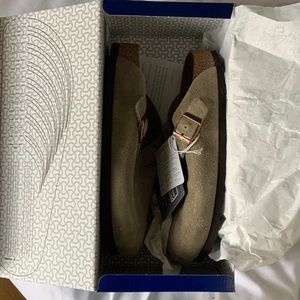 Birkenstock Boston’s in taupe suede